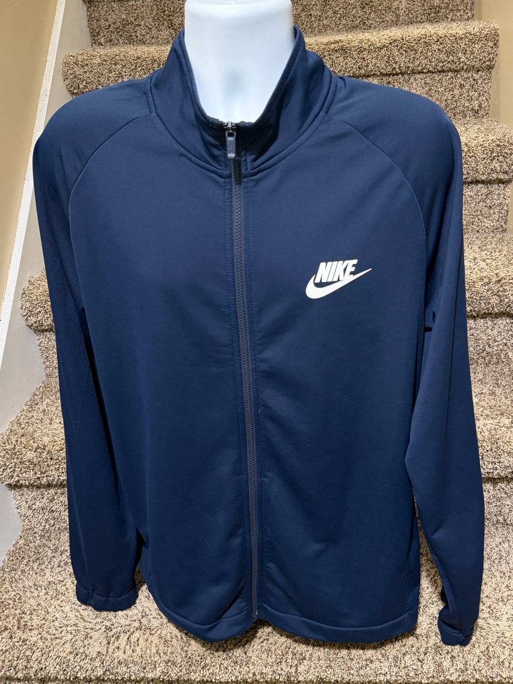 Like new men’s *NIKE* lightweight full-zip athletic windbreaker jacket - XL